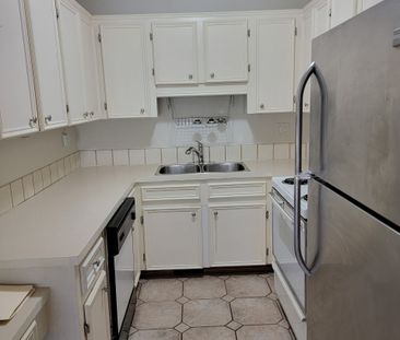 Loft Bedroom townhouse for rent - Photo 2