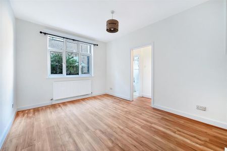 2 bedroom maisonette to rent - Photo 2