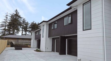 Walk to University - 3 Bedrooms / 3 Bathrooms - Photo 4