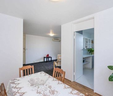 SPACIOUS & FURNISHED APARTMENT - Photo 4