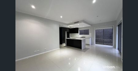 Spacious 4-Bedroom Residence in Prime Location - Photo 4
