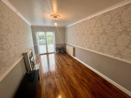 4 bedroom semi-detached house to rent - Photo 4