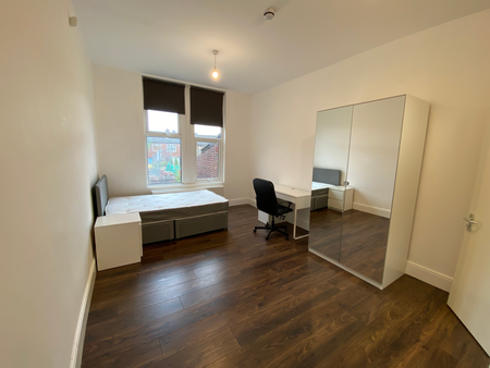 Top Flat, 27 Kelso Road, LS2 9PR, Leeds - Photo 5