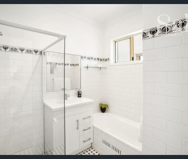 Fresh & Bright Hamilton South Duplex - Photo 3