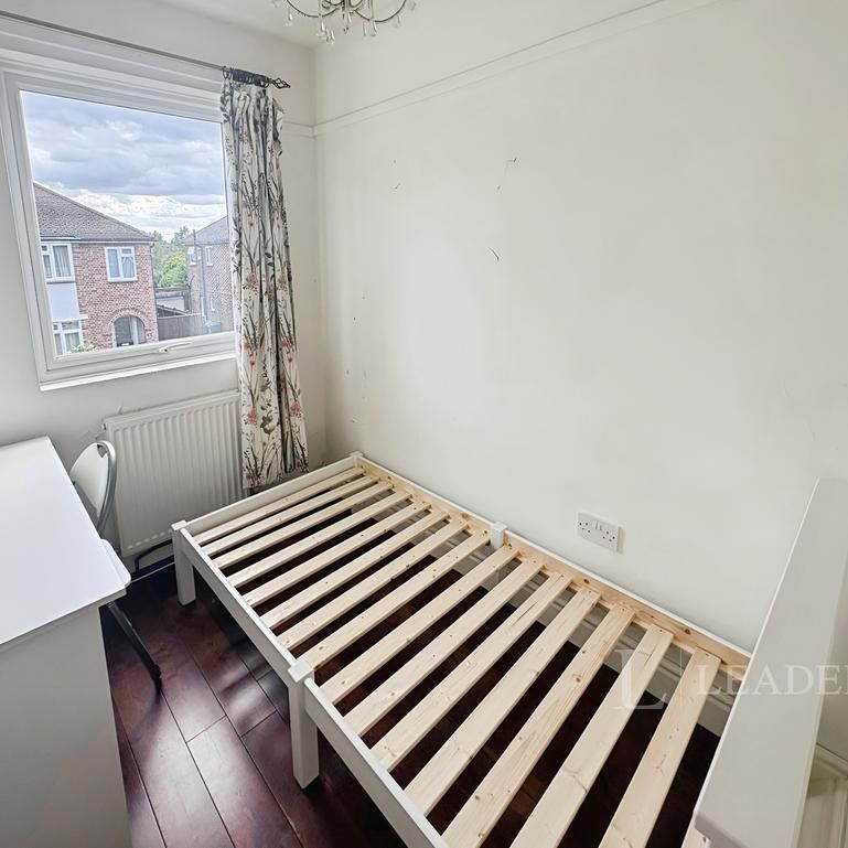 1 bedroom in a house share to rent - Photo 1