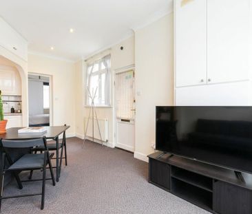 Spacious Bright Furnished ONE BED GARDEN FLAT - Photo 3