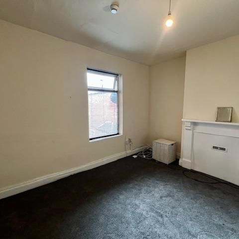 Bedsit to rent - Photo 1