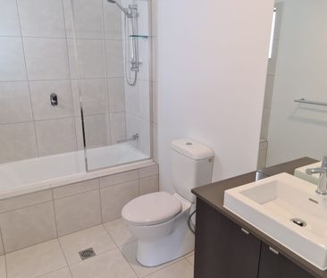 Spacious, Modern Townhome In Quiet Private Neighborhood - Photo 5