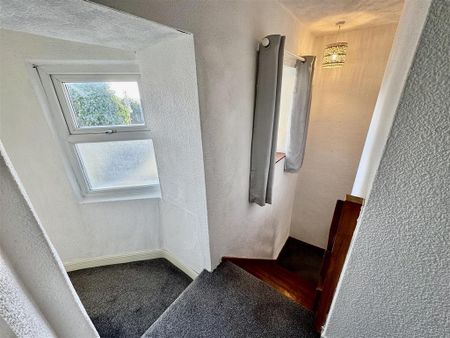 2 bedroom end of terrace house to rent - Photo 2