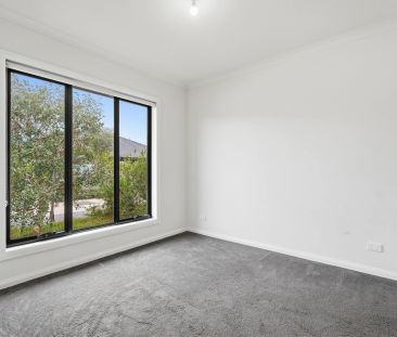 Perfectly Located 2-Bedroom Unit - Walk to Schools & Transport - Photo 4