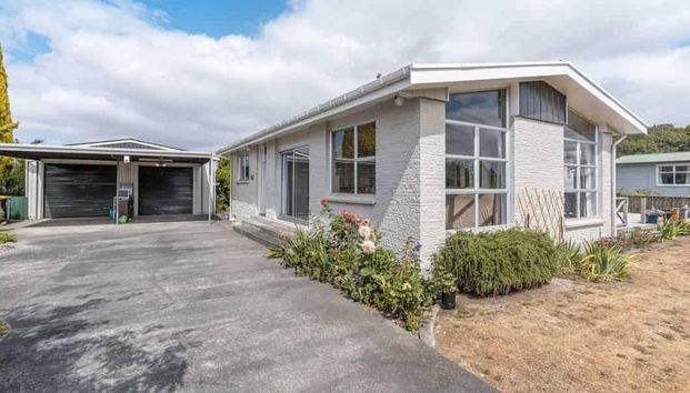MASTERTON - 3 BEDROOMS - Photo 1