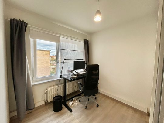 Gerenoveerd 2-slaapkamer appartement incl garage - Photo 1