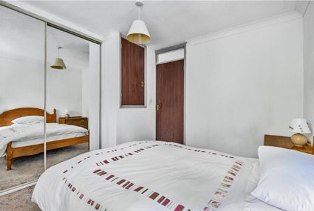 Dock Hill Avenue, Surrey Quays, London, SE16 - Photo 3