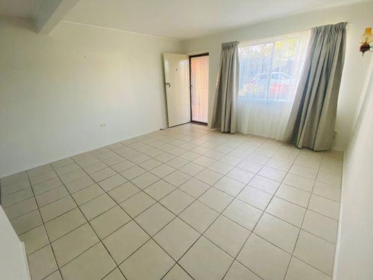 Cozy Unit - Hop Skip & Jump to Clontarf Waterfront - Photo 1