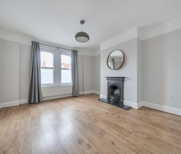 2 bedroom Flat To Let Total Size: 631 SQ FT - Photo 3