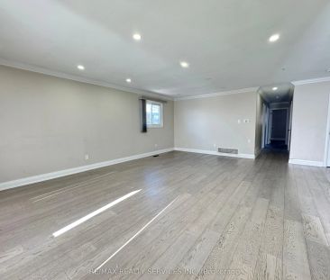52 Centre Street N #(Main Floor) - Photo 1