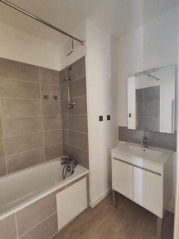 Location Appartement 4 pièces 79m² ST BENOIT 86280 - Photo 4