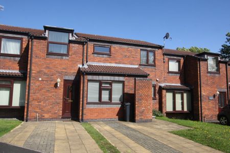 2 Bedroom Town House, Chester - Photo 2