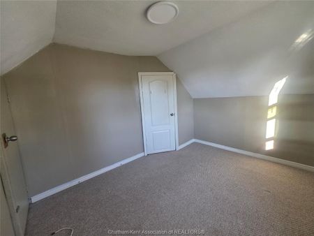 For Lease - 58 Colwell Street, Wallaceburg, Ontario - Photo 5