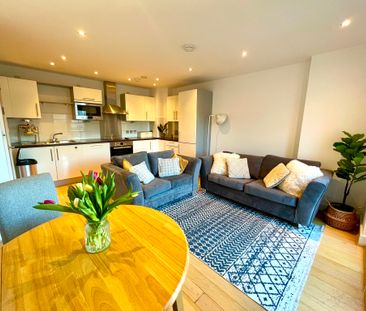 Bright City Centre Apartment with Private Balcony and Quiet Fifth F... - Photo 3