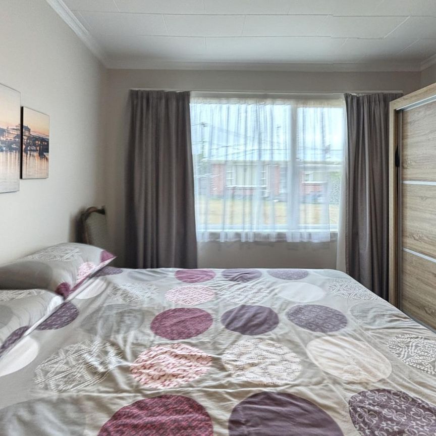 Raumati Beach - 2 Bedrooms - Photo 1