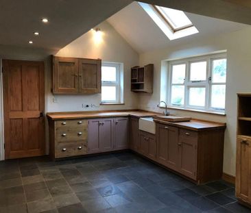 3 bedroom semi-detached house to rent - Photo 3