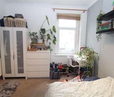 3 bedroom flat to rent - Photo 5