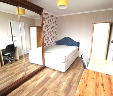 Room in a Shared Flat, Martindale House, E14 - Photo 3