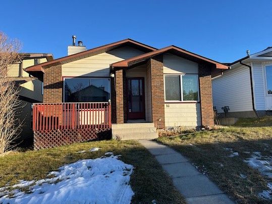 16 Beaconsfield Road Northwest, Calgary - Photo 1