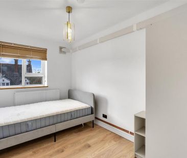 4 bedroom flat to rent - Photo 4