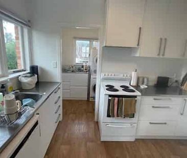 Nice and handy, Available to view after Easter - Photo 4