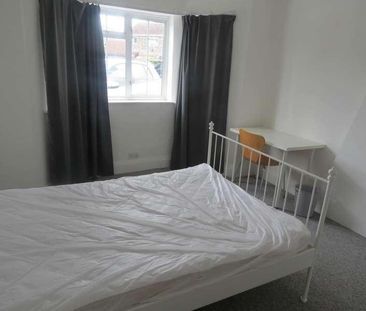Bedroom Detached House In Ensbury, BH10 - Photo 4