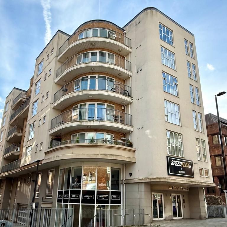 2 bedroom flat to rent - Photo 1