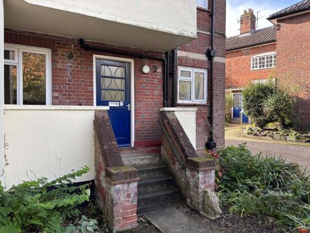 Ground floor 2 bedroom flat with parking situated close to the Cathedral, shops and Norwich Railway Station - Photo 4