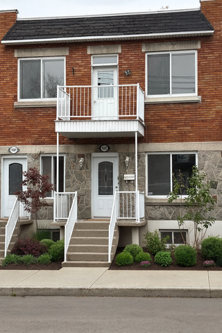 Spacious Fully Renovated Duplex Apartment – Available - Photo 4