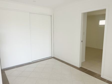 Stunning modern 2 bedroom studio with incredible water views - Photo 2