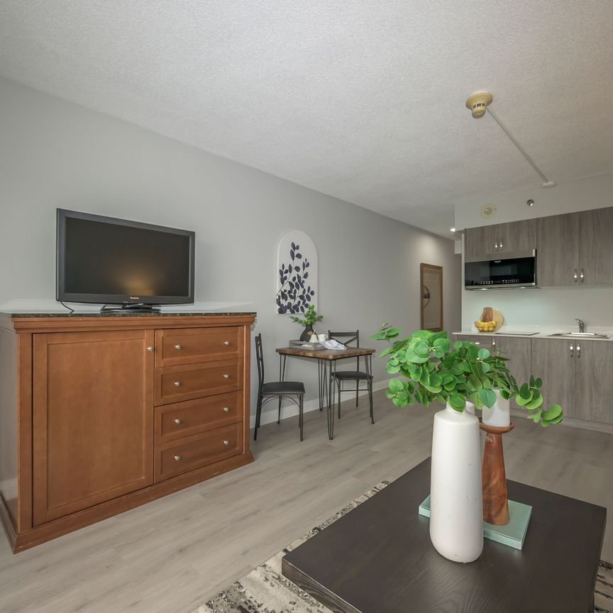 For Lease - 300 King Street Unit# 1 BEDROOM, London East, Ontario - Photo 1