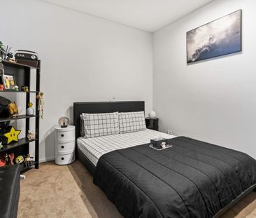 Bright & Modern 2 Beds With Study Room (3rd room) - Photo 3