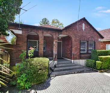 Family home convenient to shops, bus & schools. - Photo 5