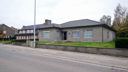 Ruime bungalow met grote tuin en garage - Photo 3