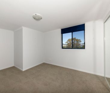 Convenient Living with Space and Comfort - Photo 4