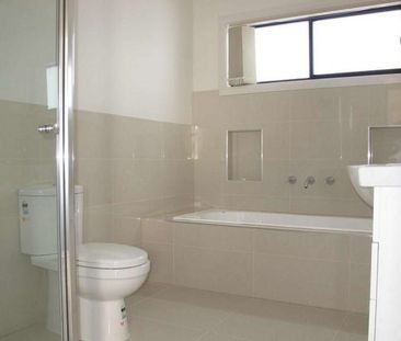 IDEAL LOCATION! - Photo 6