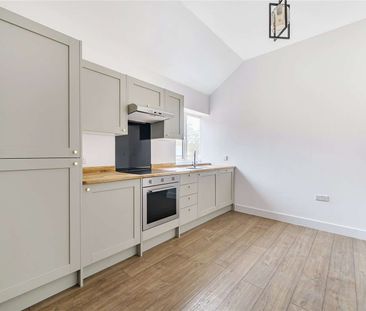 Two-bedroom barn cottage in rural Hamptworth, on the edge of the Ne... - Photo 3