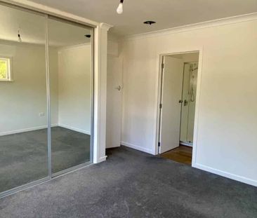 Close to town - Photo 2