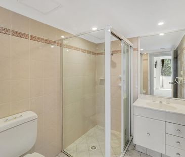 Spacious and Perfectly Positioned Apartment - Photo 2