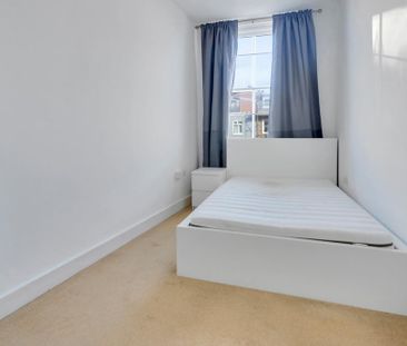 3 bedroom apartment to rent - Photo 4