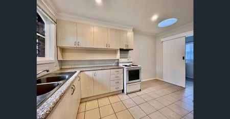 Charming 2-Bedroom Unit - Photo 4