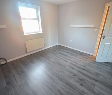 4 bedroom semi-detached house to rent - Photo 5