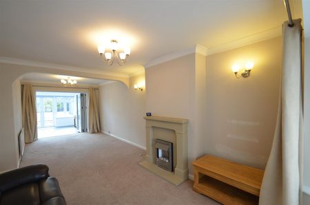 3 bedroom house - semi-detached - Photo 4