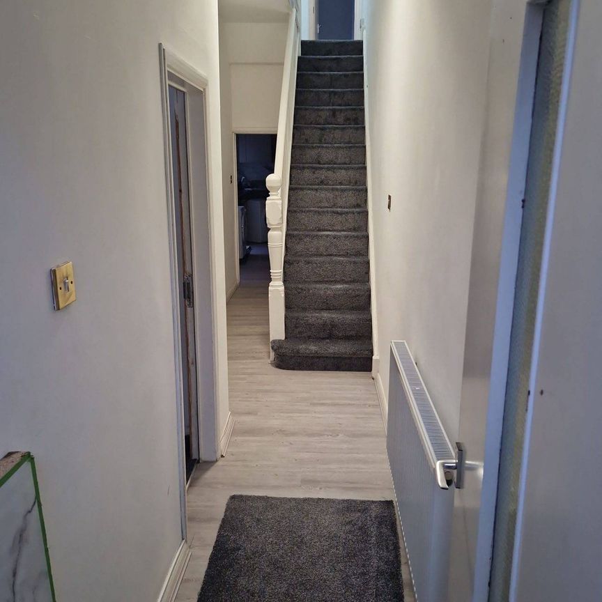 Evington Road (6 bed) - Photo 1